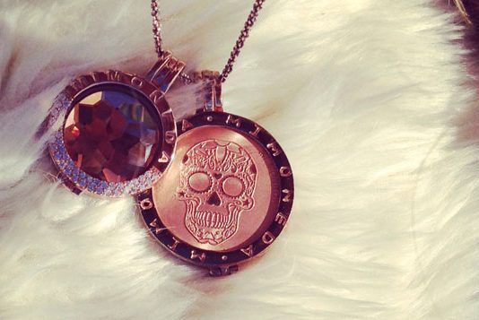 mi moneda chain and pendant